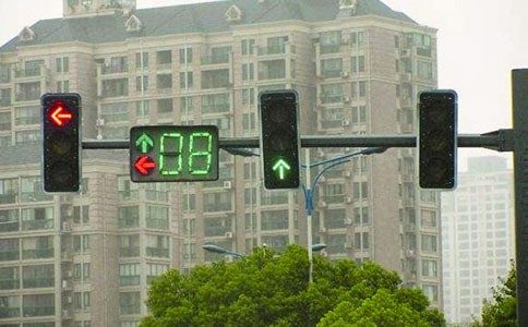 ��లȫ�̰�����·�ϵĺ��̵ƽ̰�����ѧ��˼