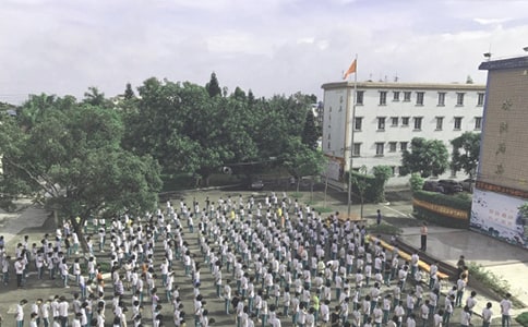 ���ɢѧ����У�����Ը壨��ѡ��