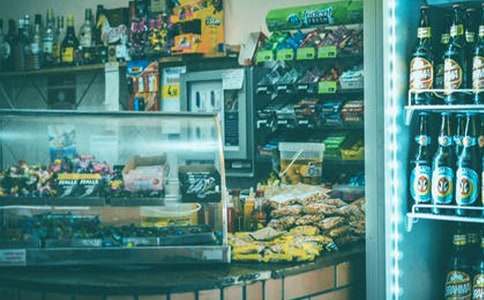 �����ϡ��̵��̨�а���ͬ4ƪ