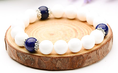 美丽的手链和串珠中班教案