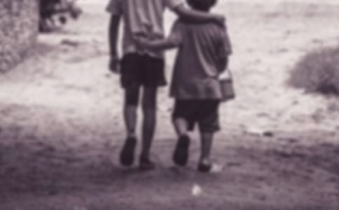 �ۡ������ֵܡ��и�