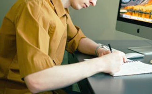 �͸�ѧ���ı�ҵף����