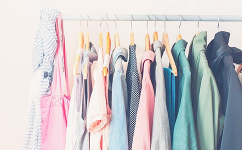 小班美术漂亮的衣服教案