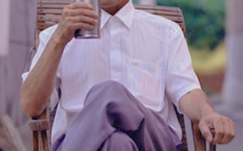 看《人到中年》有感