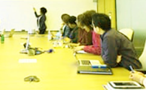 �������ںϷ�չ������̸���ϵķ��Ը�